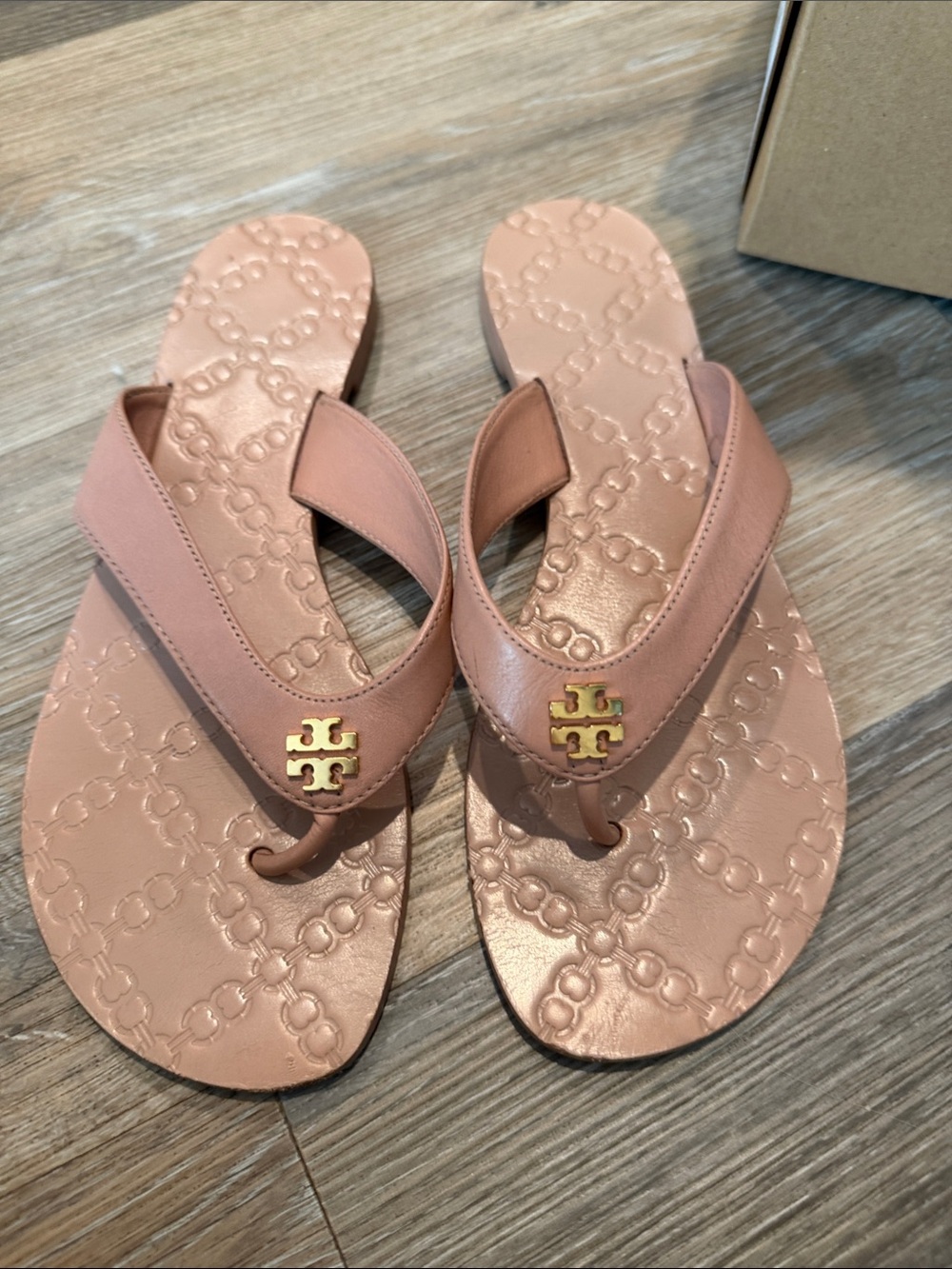 Tory Burch Blush Pink Leather Logo Thong Sandals - Picture 1 of 3